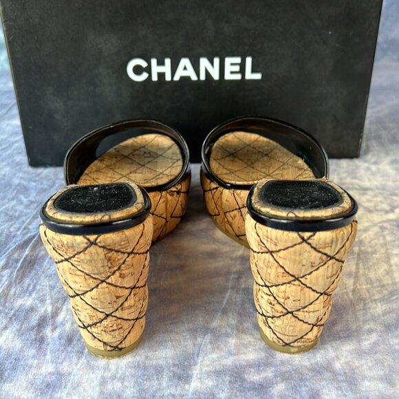 Chanel Black Patent Leather Mules w/ Quilted Cork Heel Sz 7 - Picture 2 of 7